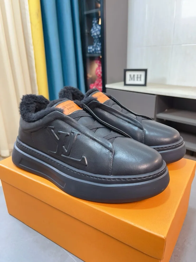 Men's men's shoes 💰500🌸🌸 LV styles are novel and fashionable, and the uppers are made of imported cowhide + LV special materials! Super trendy design! It’s eye-catching! The leather is soft, delicate, shiny and translucent, showing the ultimate handmade craftsmanship, and the fur lining is soft, comfortable and breathable! Size: 38-44